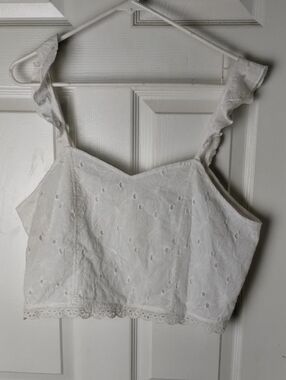 Studio 1940 White Eyelet Ruffle Strap Cropped Camisole. L/XL
